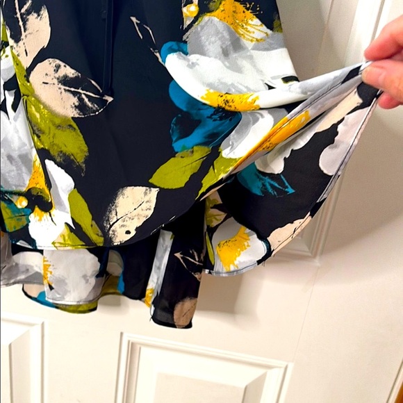 EUC Women’s Worthington Elegant Sleeveless Blouse - Picture 4 of 8